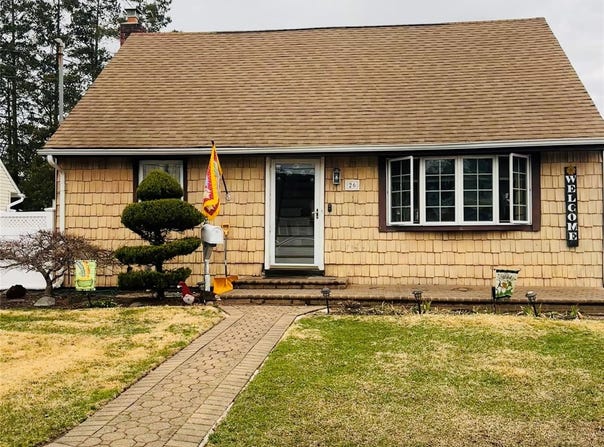 26 Balfour Drive, Bethpage, NY 11714