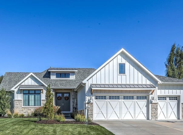 21904 Martha Street, Elkhorn, NE 68022