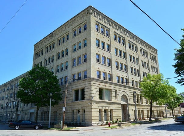 904 E Pearson St, Milwaukee, WI 53202