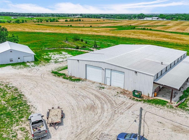 1389 Co Rd 2470, Huntsville, MO 65259