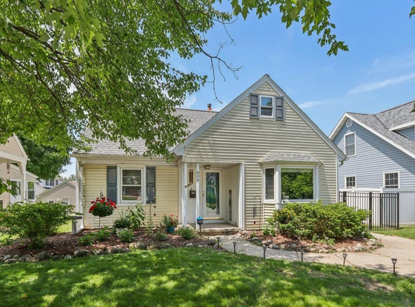 908 S East Ave, Waukesha, WI 53186
