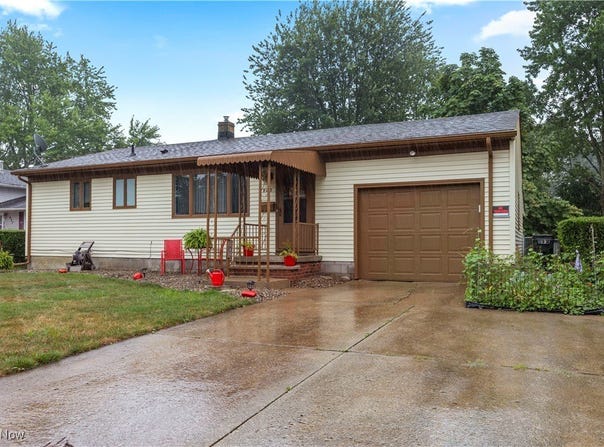 923 Sherwood Drive, Elyria, OH 44035