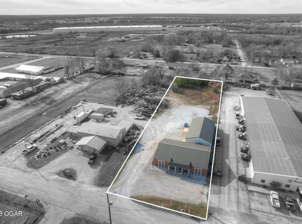 2307 Missouri Avenue, Carthage, MO 64836