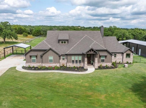 105 Aslan Road, Poolville, TX 76487