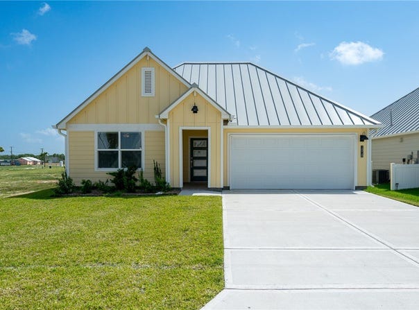 1018 St Croix Drive, Rockport, TX 78382