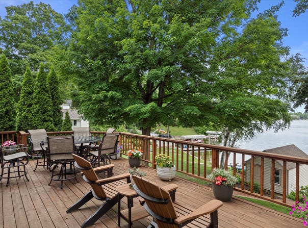 W354n5000 Road T -, Oconomowoc, WI 53066