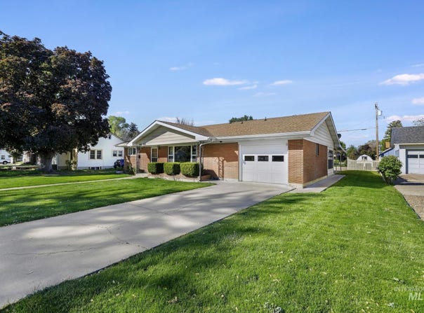 245 S 5th E, Mountain Home, ID 83647
