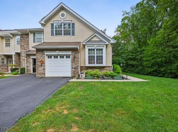 17 Scarborough Ct, Mount Olive Twp., NJ 07828-4001