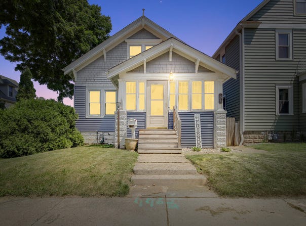 1916 S 71st St, West Allis, WI 53219