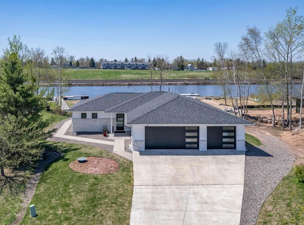 546 Marina Dr, Superior, WI 54880