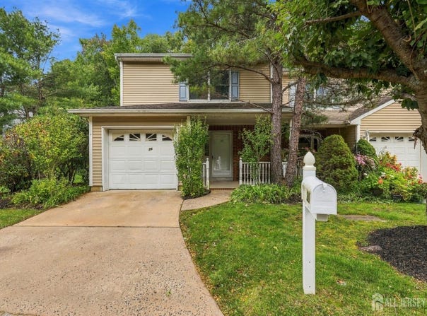 20 Parkside Drive, Spotswood, NJ 08884
