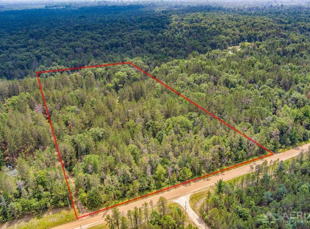 474 E Cabin Lake Road, West Branch, MI 48661