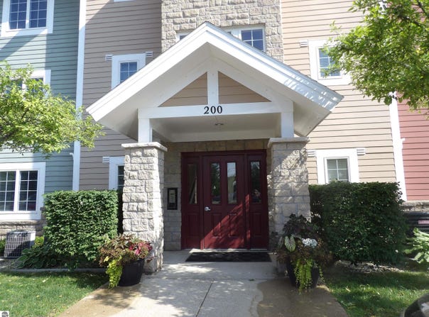 1246 Sunnyside Drive, Cadillac, MI 49601