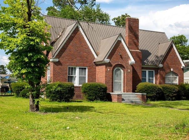 199 Anthony/Oak Sts, Baxley, GA 31513