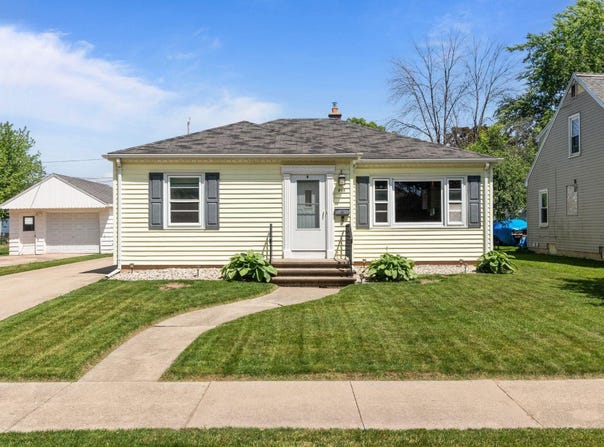 818 MAPLE Street, NEENAH, WI 54956