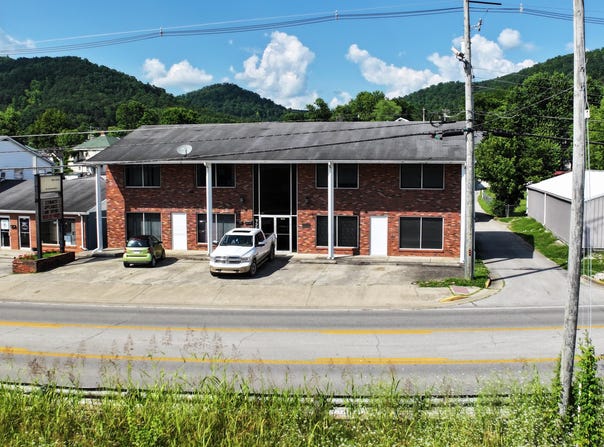 727 River Drive, Irvine, KY 40336