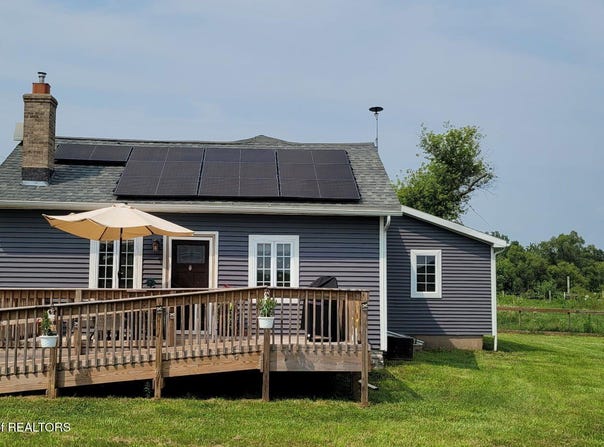 1013 E Broadway Highway, Charlotte, MI 48813