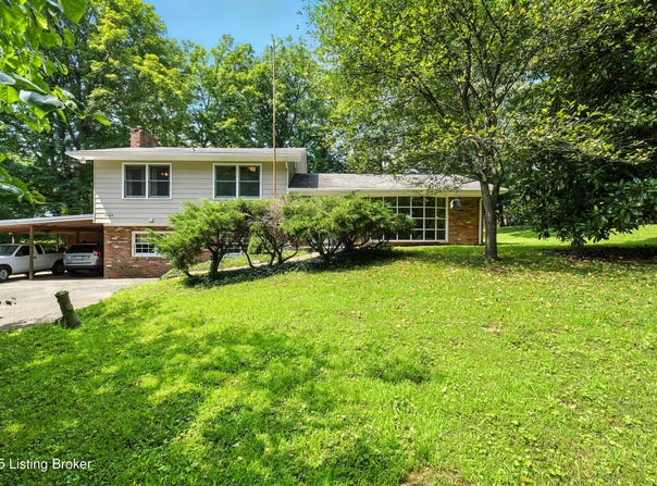 3028 Shadybrook Ln, New Albany, IN 47150