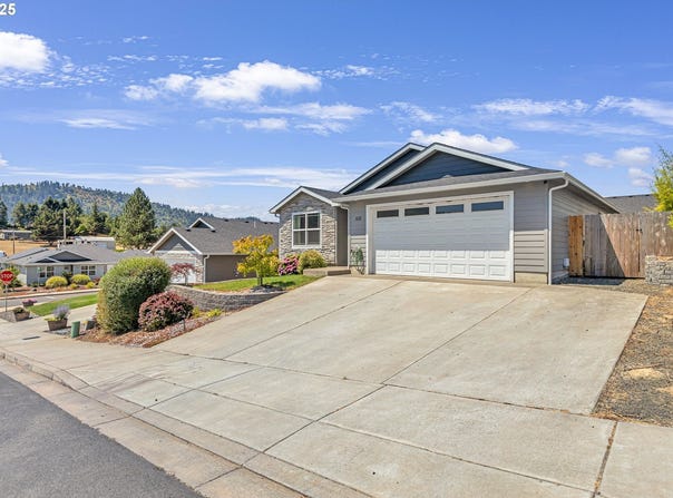 621 SE ROSE RIDGE DR, Winston, OR 97496