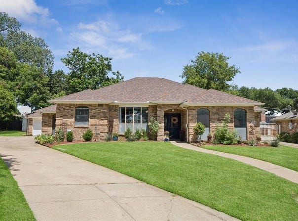 2705 Serenade Court, Arlington, TX 76015