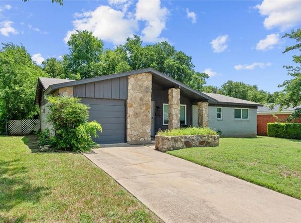 321 Thompson Drive, Saginaw, TX 76179