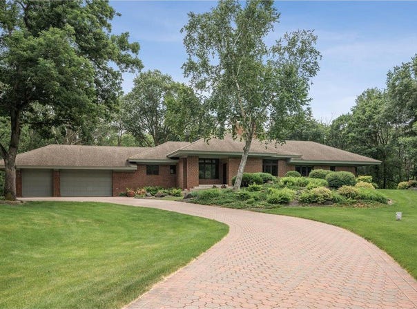 64 Apple Orchard Road, Dellwood, MN 55110
