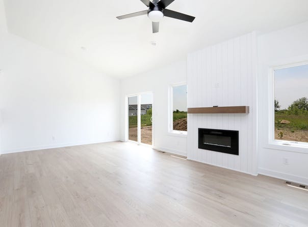 2500 NE 6th Street, Grimes, IA 50111