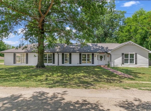 104 W Brandon Street, Edgewood, TX 75117