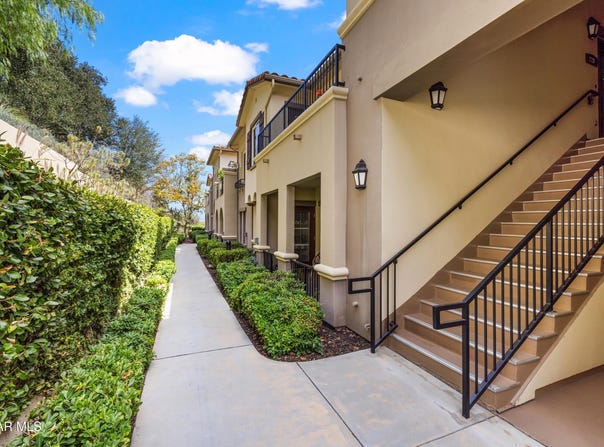 493 Country Club Drive, Simi Valley, CA 93065
