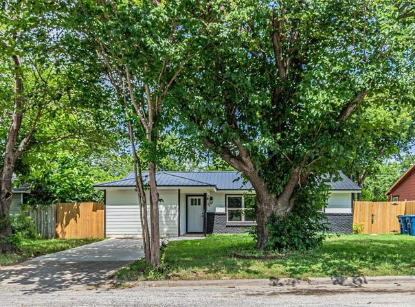 704 N Ray Street, Alvarado, TX 76009