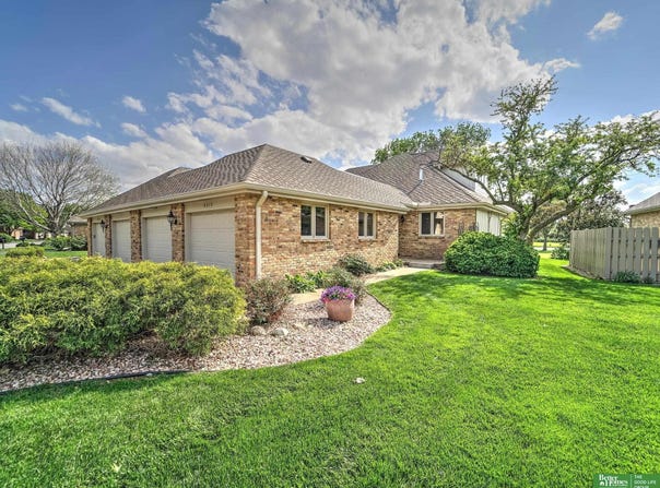 6212 Oak Hills Plaza, Omaha, NE 68137