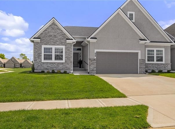 829 NE Algonquin Street, Lee's Summit, MO 64064