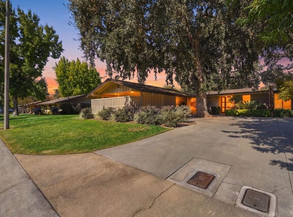 2846 W Border Links Drive, Visalia, CA 93291