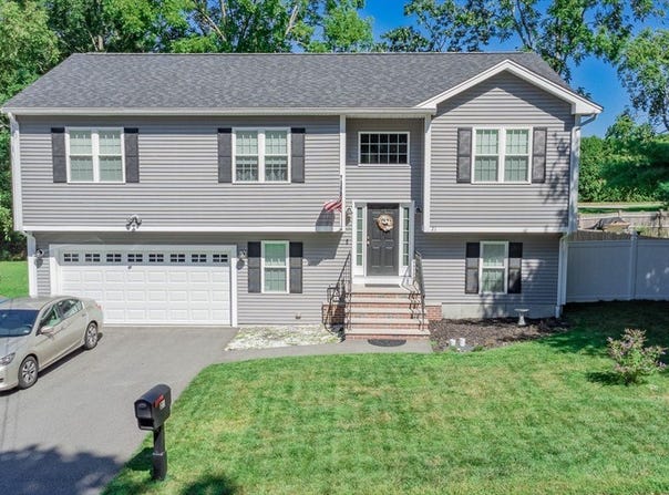 21 Bradford St, New Bedford, MA 02745