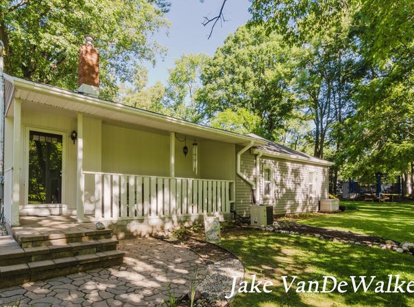 2338 Edgewood Drive, Kalamazoo, MI 49008