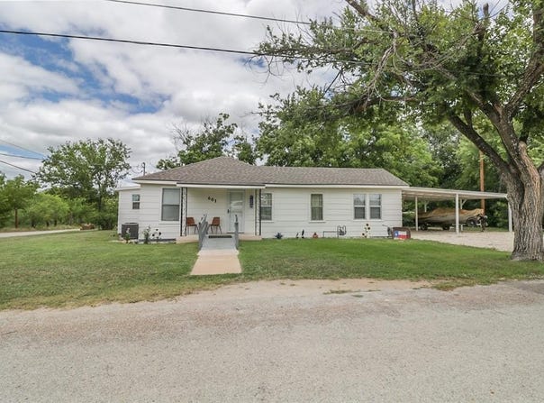 601 E 1st Street, Coleman, TX 76834