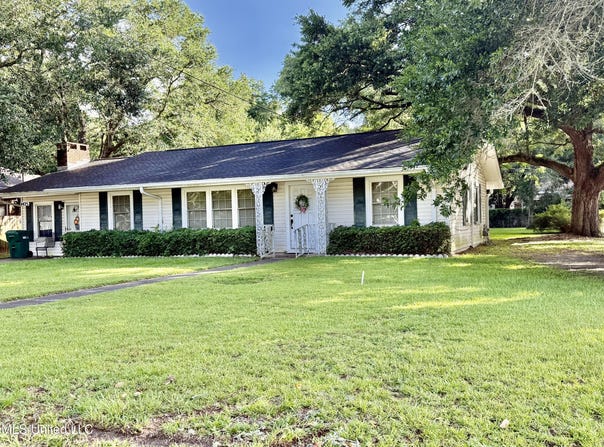 4425 Oak Avenue, Moss Point, MS 39563