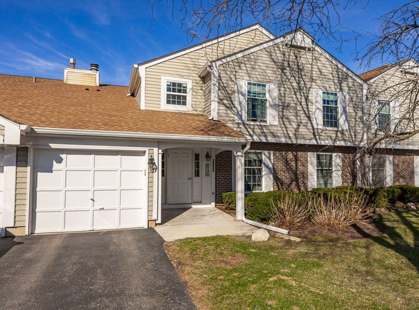 2153 Lancaster Circle, Naperville, IL 60565