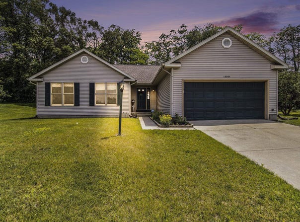 18086 Courtland Drive, South Bend, IN 46637-6009