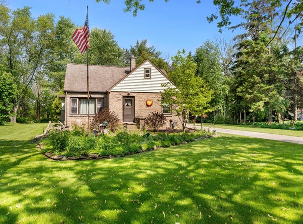 3615 S 15th St, Manitowoc, WI 54220