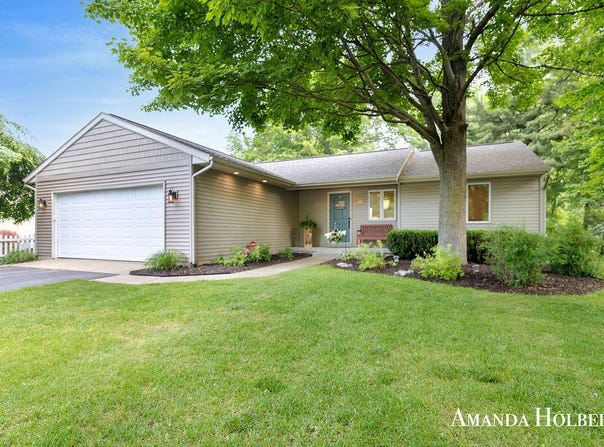 4305 Wintercress Drive NE, Rockford, MI 49341
