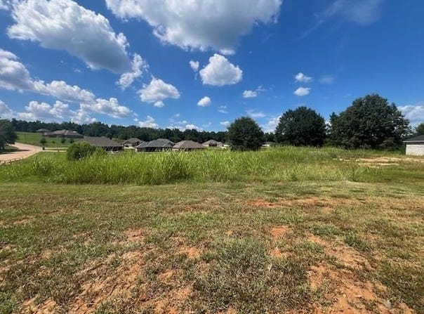 845 Spring Creek Dr, Nacogdoches, TX 75961