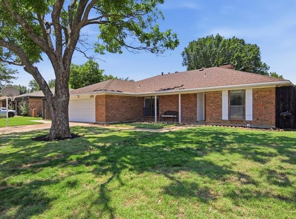 1211 Meadowview Drive, Euless, TX 76039