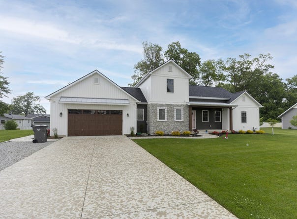 21536 Fieldview Drive, Edwardsburg, MI 49112