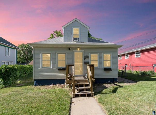 816 W 5th St, Sioux Falls, SD 57104-2624
