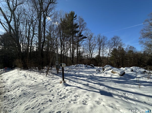 13 Meadow Street, New Hartford, CT 06057