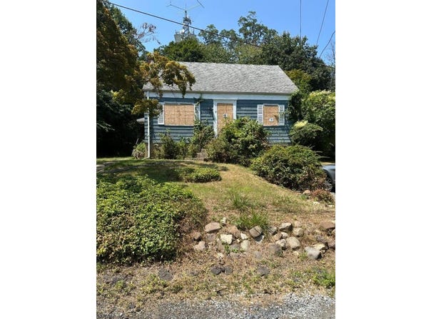 35 Benwell Ave, Wayne Twp., NJ 07470-2119