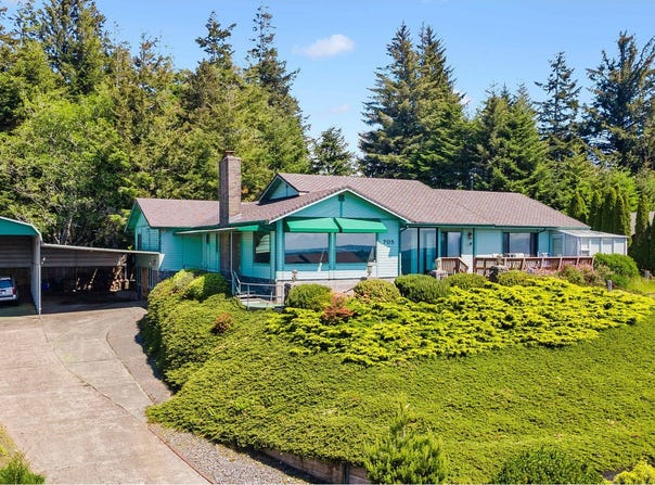 705 PREFONTAINE DR, Coos Bay, OR 97420