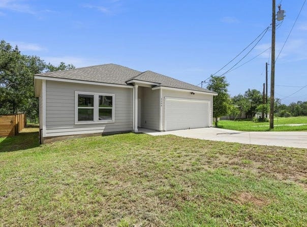 2200 Mc Arthur, Kingsland, TX 78639