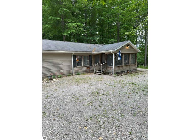 495 SW Prairie Lane, Kalkaska, MI 49646